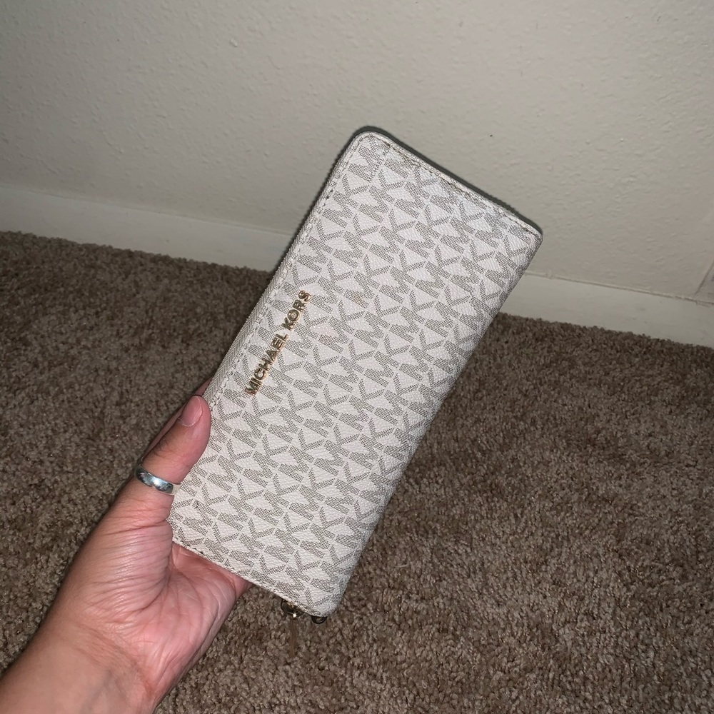 Michael Kors Wallet in white